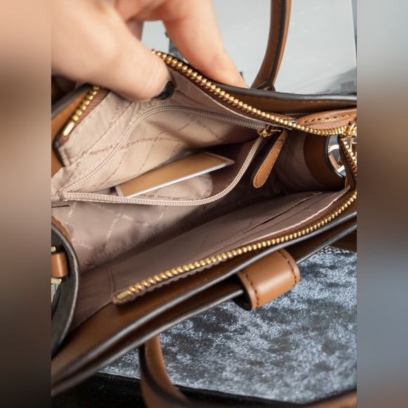 ❗️LOW START❗️Michael Kors Gabby Small Logo Satchel- NWT - Picture 12 of 16